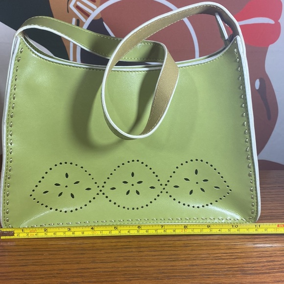 Lime Green hand bag… Perfect for Spring and Summer, casual or dress it up - Picture 3 of 8
